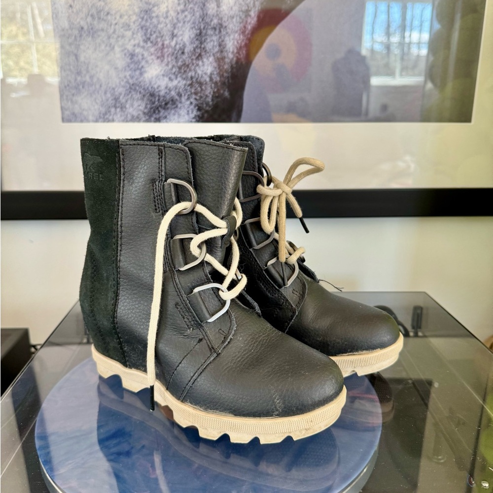 Girls Sorel wedge heel boots